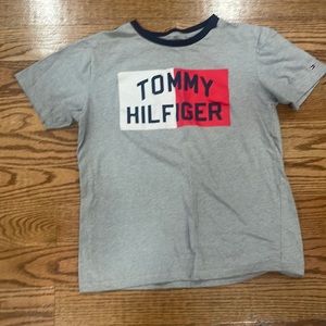 T shirt  Tommy Hilfiger size 16/18 good condition kids